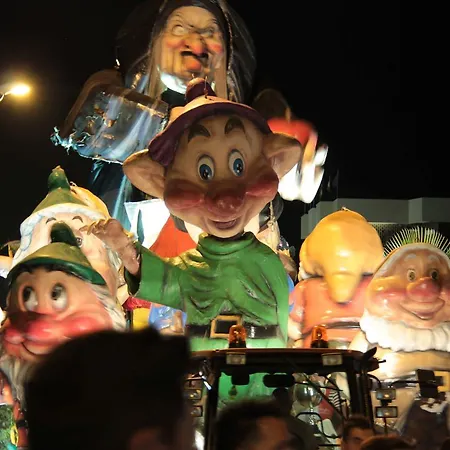 Costa מלון דירות 3*